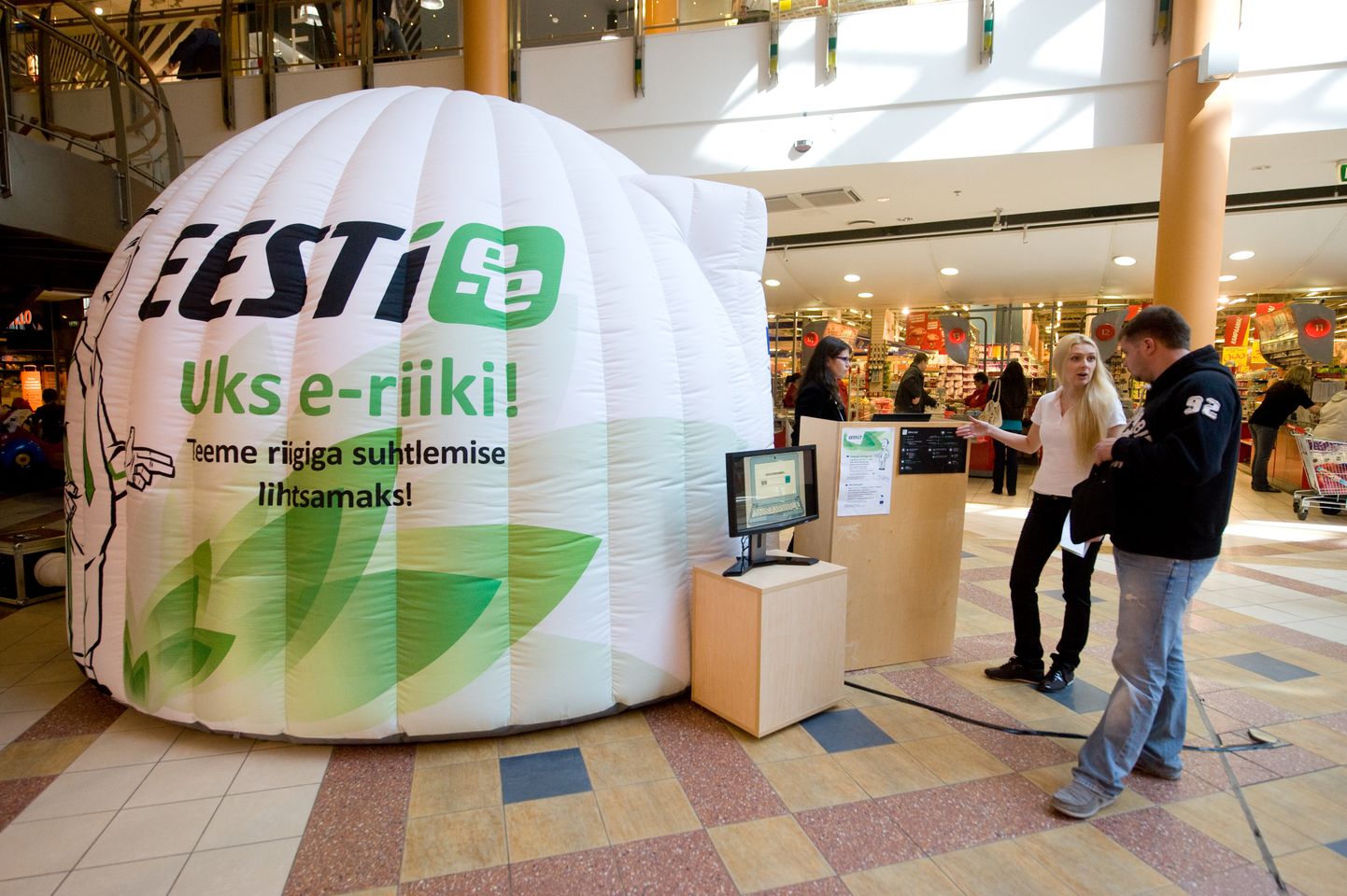 Eesti.ee portaali tutvustamine Ülemiste keskuses 2012. aastal.