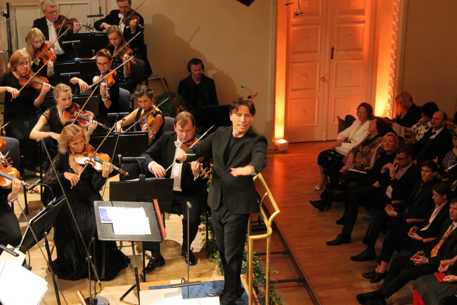 Kristjan Järvi näitas end taas rütmierksa ja innustava olekuga dirigendina.