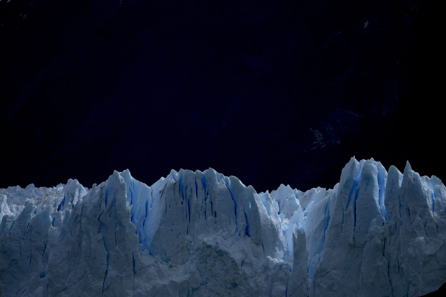 Perito Moreno liustik Argentinas. Pilt on illustreeriv.
