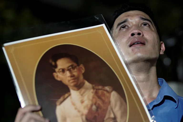 Tailane leinamas kuningas Bhumibol Adulyadejd