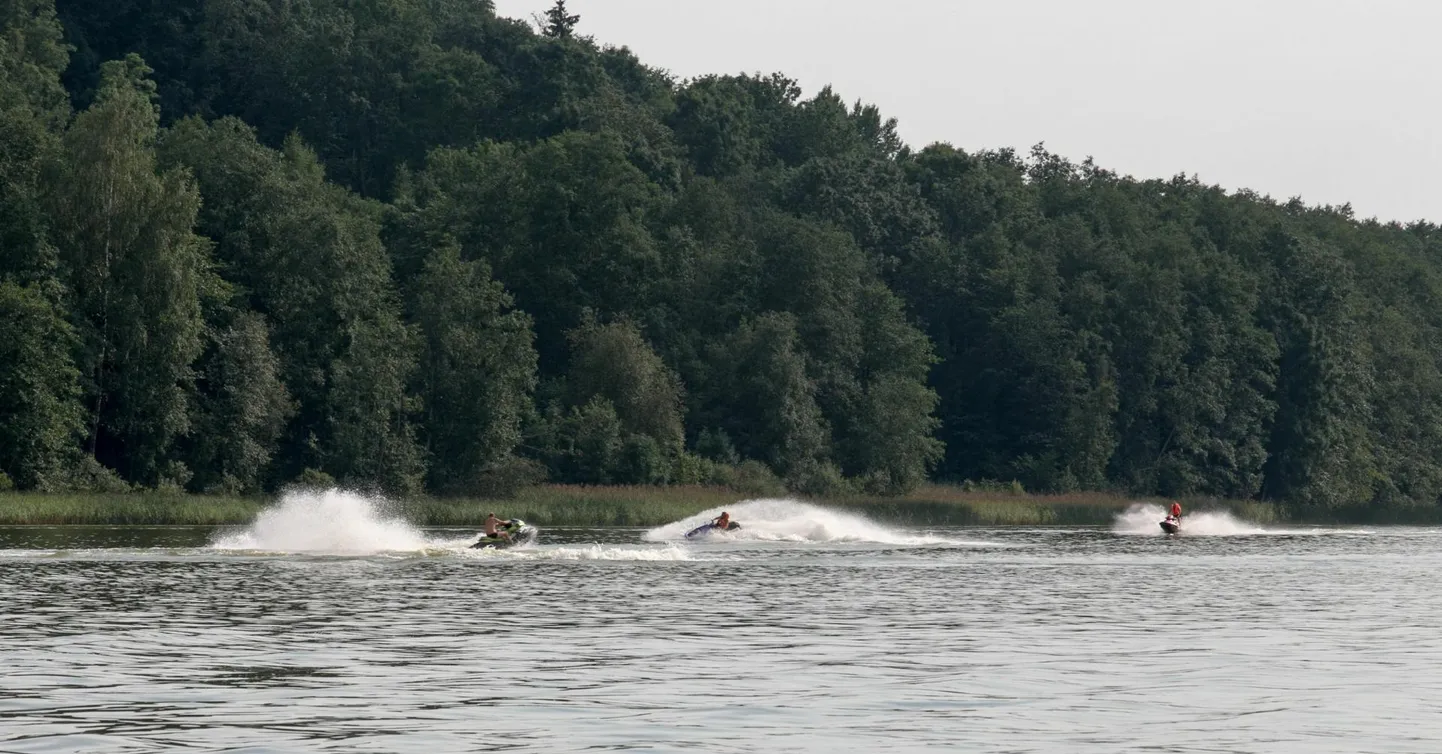 Viljandi järvel seati sisse rahustatud liiklusega ala, mis abilinnapea sõnul tähendab viisaka käitumise tsooni.