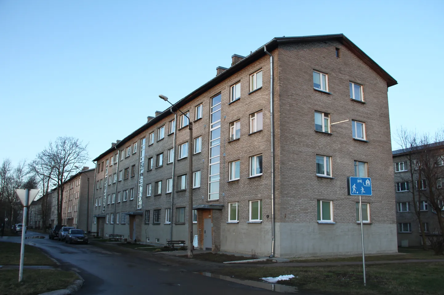 Ida-Virumaa kinnisvaraturule andsid mullu hoogu Vene emigrandid. Pildil Bastrakovi 5 asuv kortermaja.