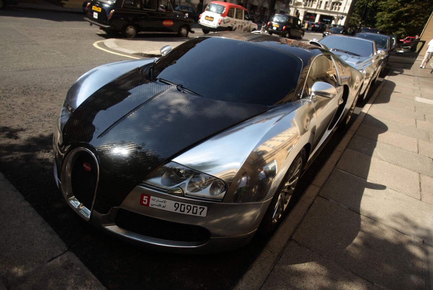 Bugatti mudelitele on iseloomulik esiosa äratuntav disain