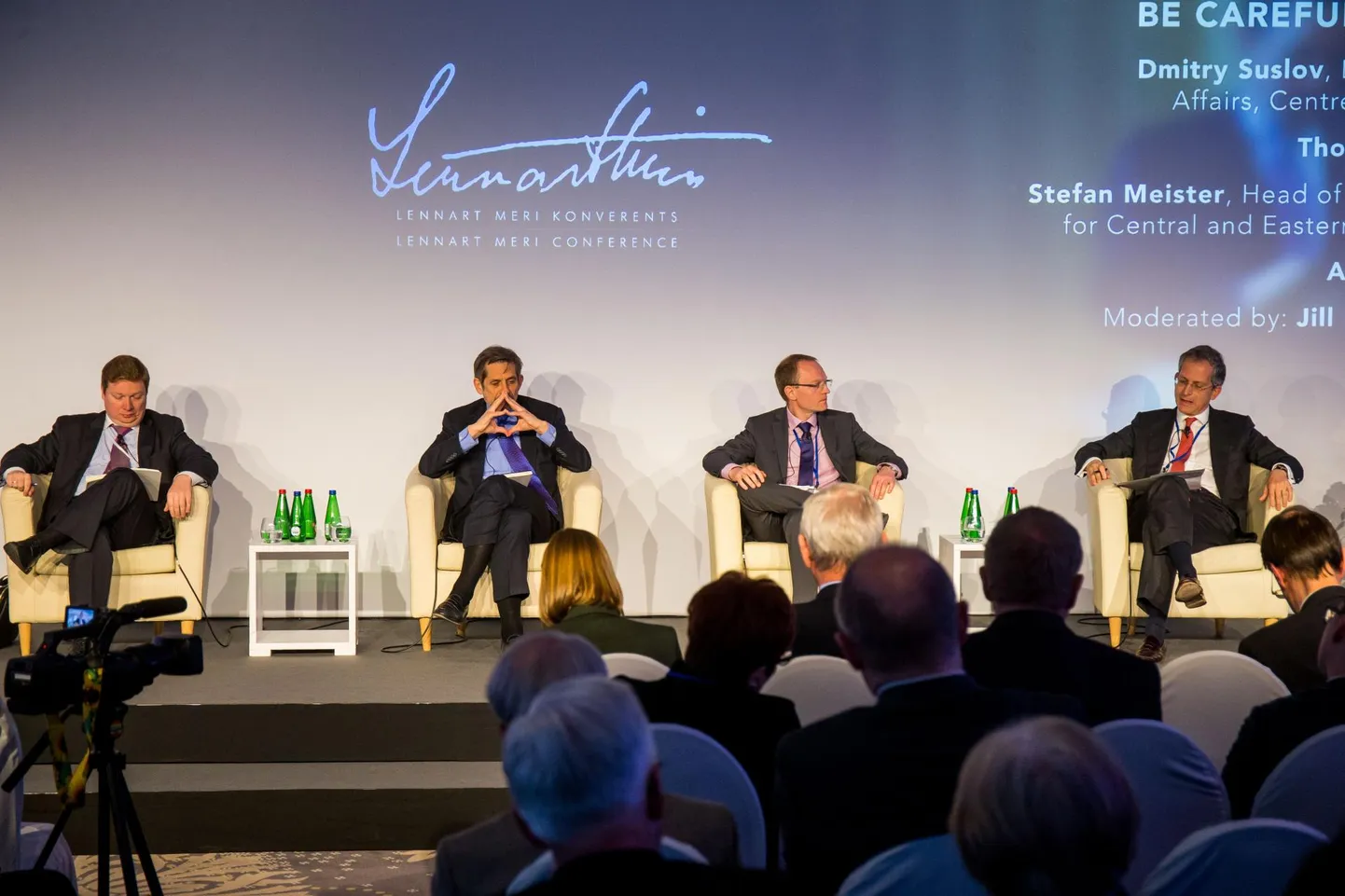 Lennart Meri konverentsi üks 2017. aasta paneeldisskussioone. Läbi aastate konverentsil osalenud said märtsis kutse vastata salapärasele küsitlusele.