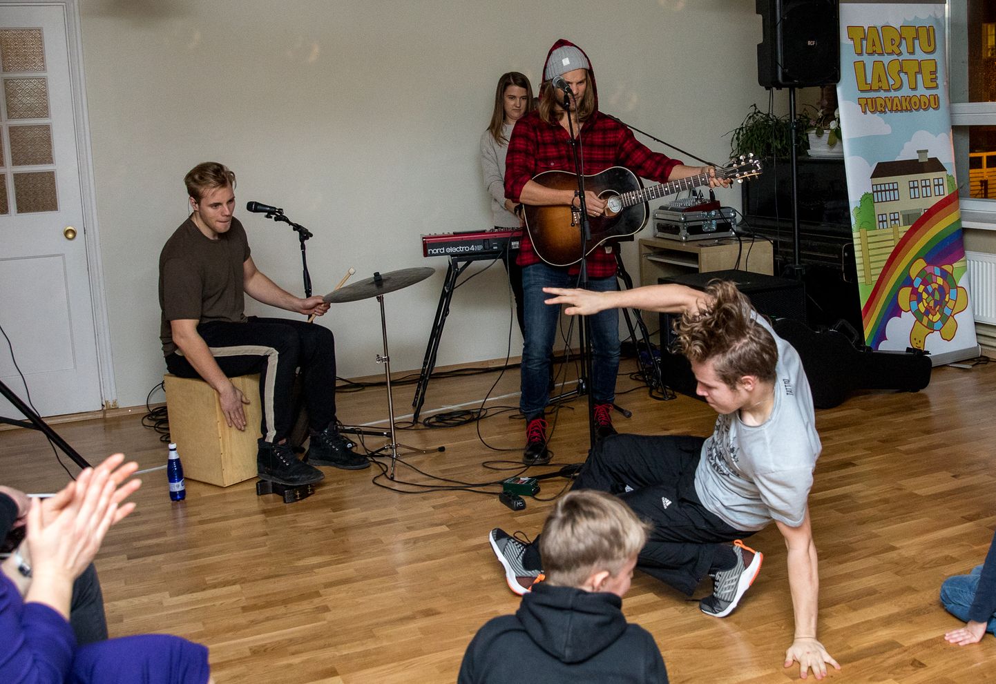 Tartu turvakodus esines Daniel Levi bänd ja DanceActi tantsustuudio.