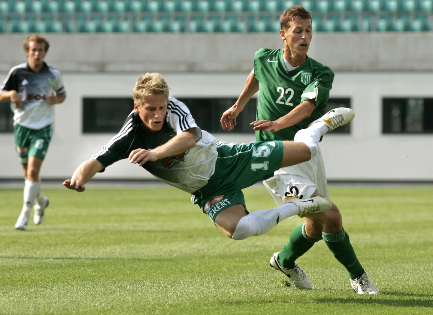Teet Allas(rohelises) võitluses Tarmo Kinkiga