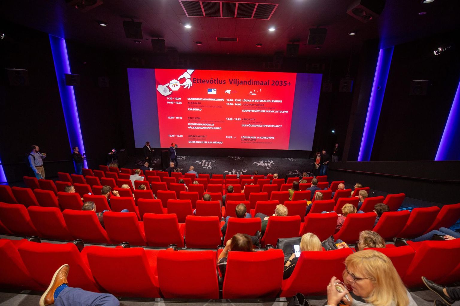 Nagu mullu peetakse ettevõtlusnädala konverentsi Viljandis kino ruumides. Tänavu keskendutakse teemadele, mis kogunevad pealkirja alla «Mikroettevõtlus – ratsa rikkaks või otse hullumajja?».