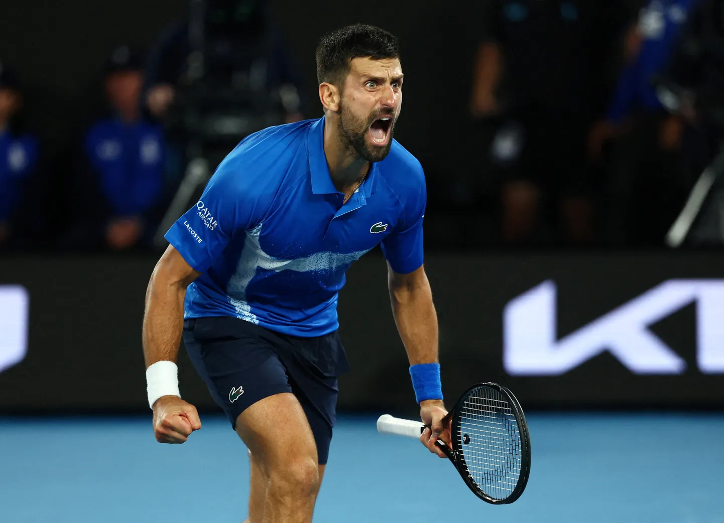 Novak Djokovic tähistab võitu Carlos Alcarazi üle.