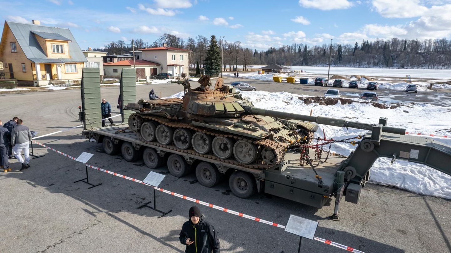Viljandi linnastaadioni kõrvale saabus purustatud Vene tank T-72 17. märtsil.