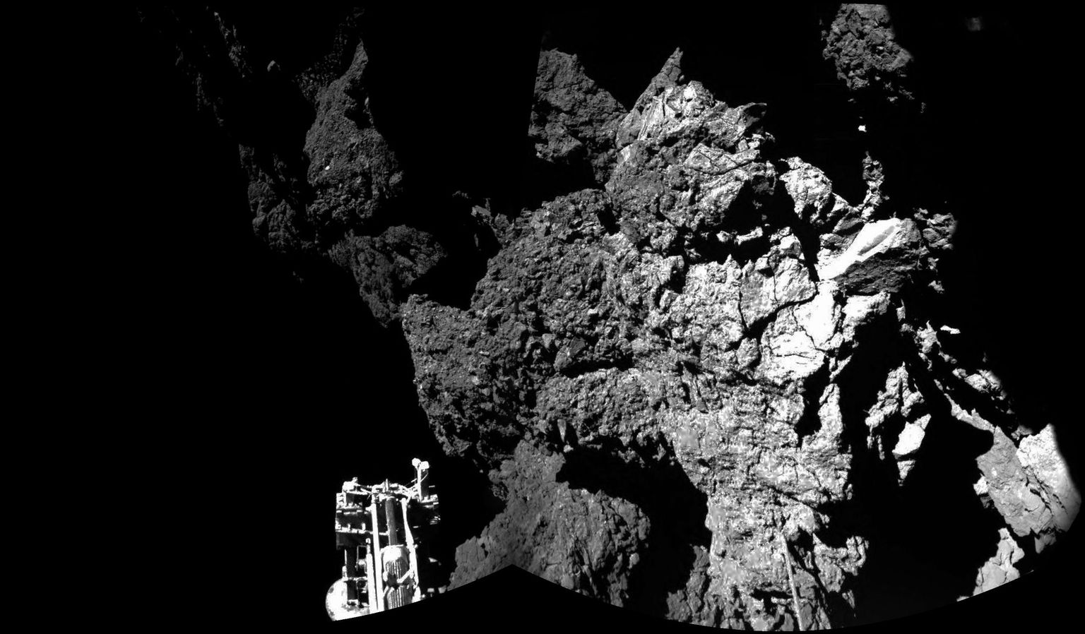 Erinevatest kaadritest kombineeritud foto kosmoserobot Philae'st komeedi pinnal.