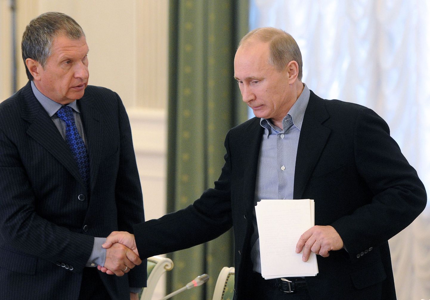 Vene peaminister Vladimir Putin (paremal) koos oma asetäitja Igor Setšiniga.