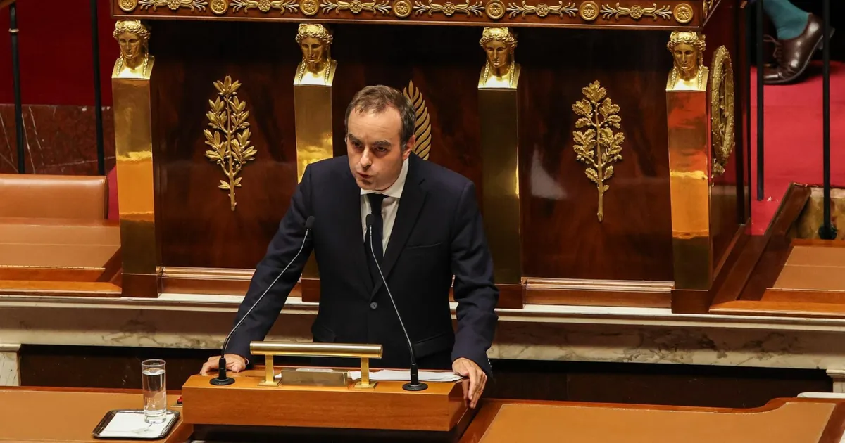 ÜLEVAADE ⟩ Opositsioon üritab Macroni poliitilist kaardimaja õhku lasta