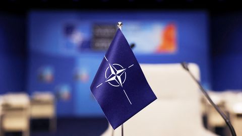 NATO ģenerālis: Liela tuvojošos dronu grupa uzskatāma par uzbrukumu aliansei