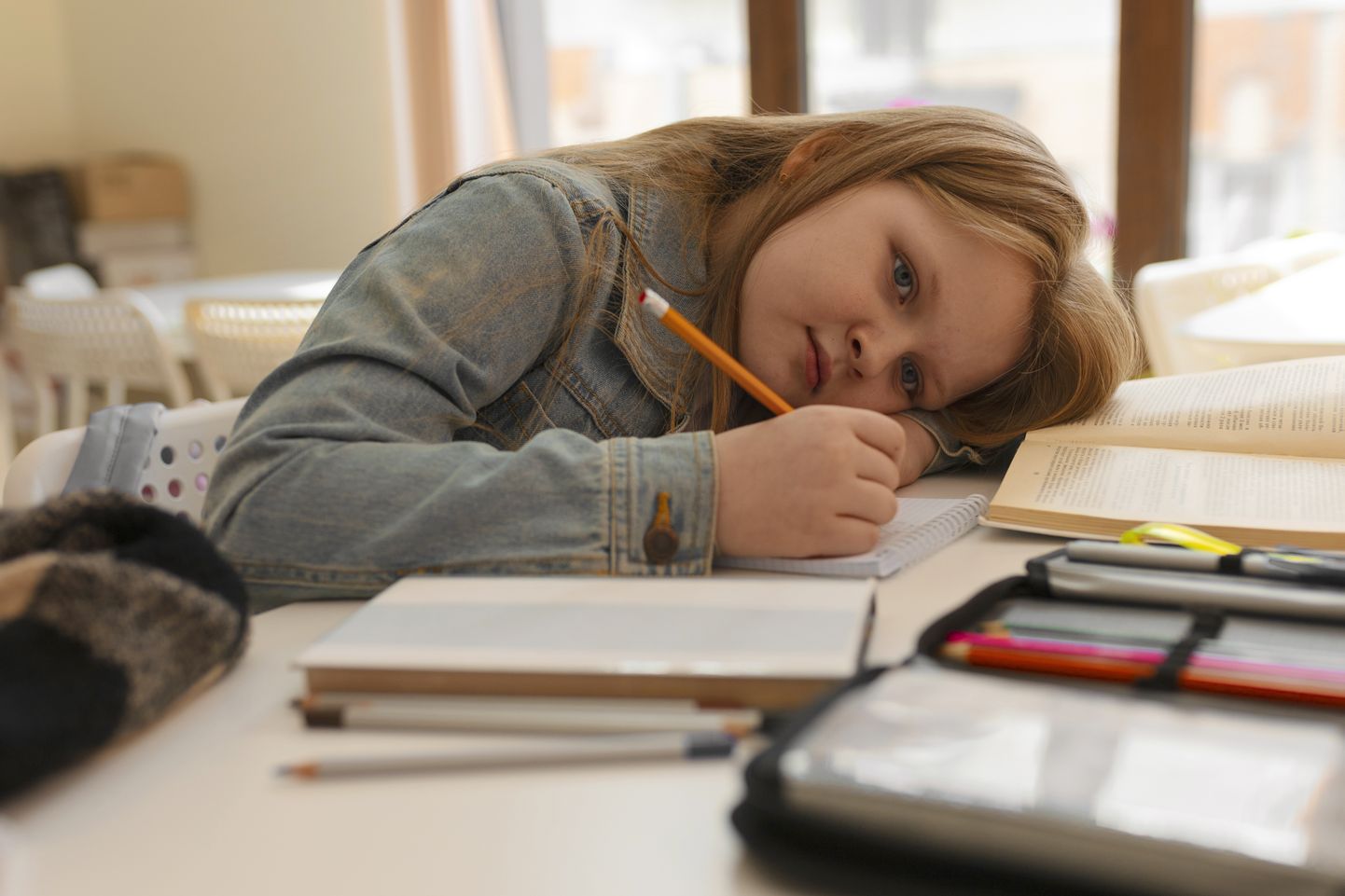 Pärast pikka koolipäeva võib lapsel olla väga raske kodutöödesse süveneda. Foto on illustratiivse tähendusega.