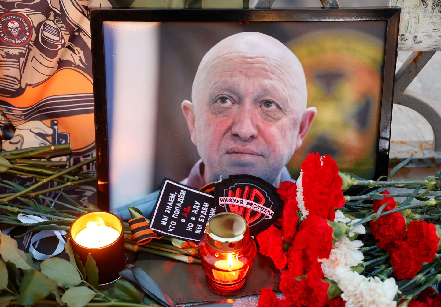 24. augusti õhtul mälestati mitmel pool Moskva tänavatel Jevgeni Prigožini hukkumist.