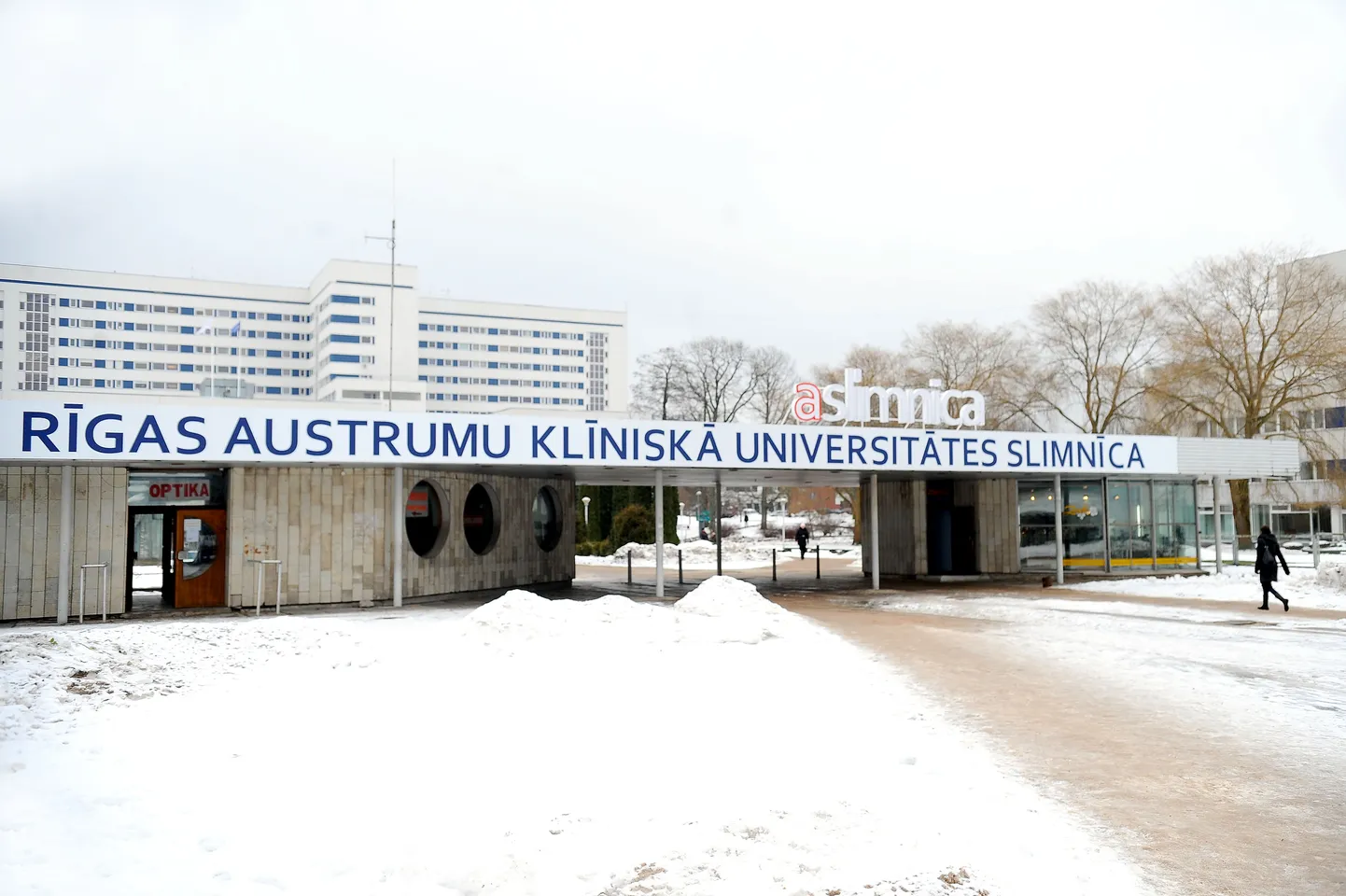 Ieeja Rīgas Austrumu klīniskajā universitātes slimnīcā.