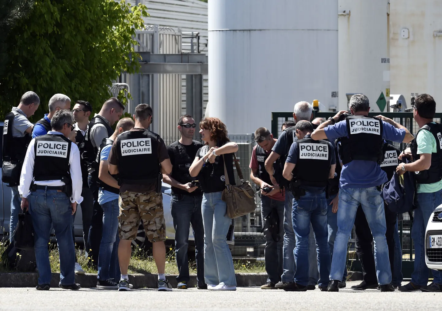 На завод во Франции напали люди с исламистским флагом.