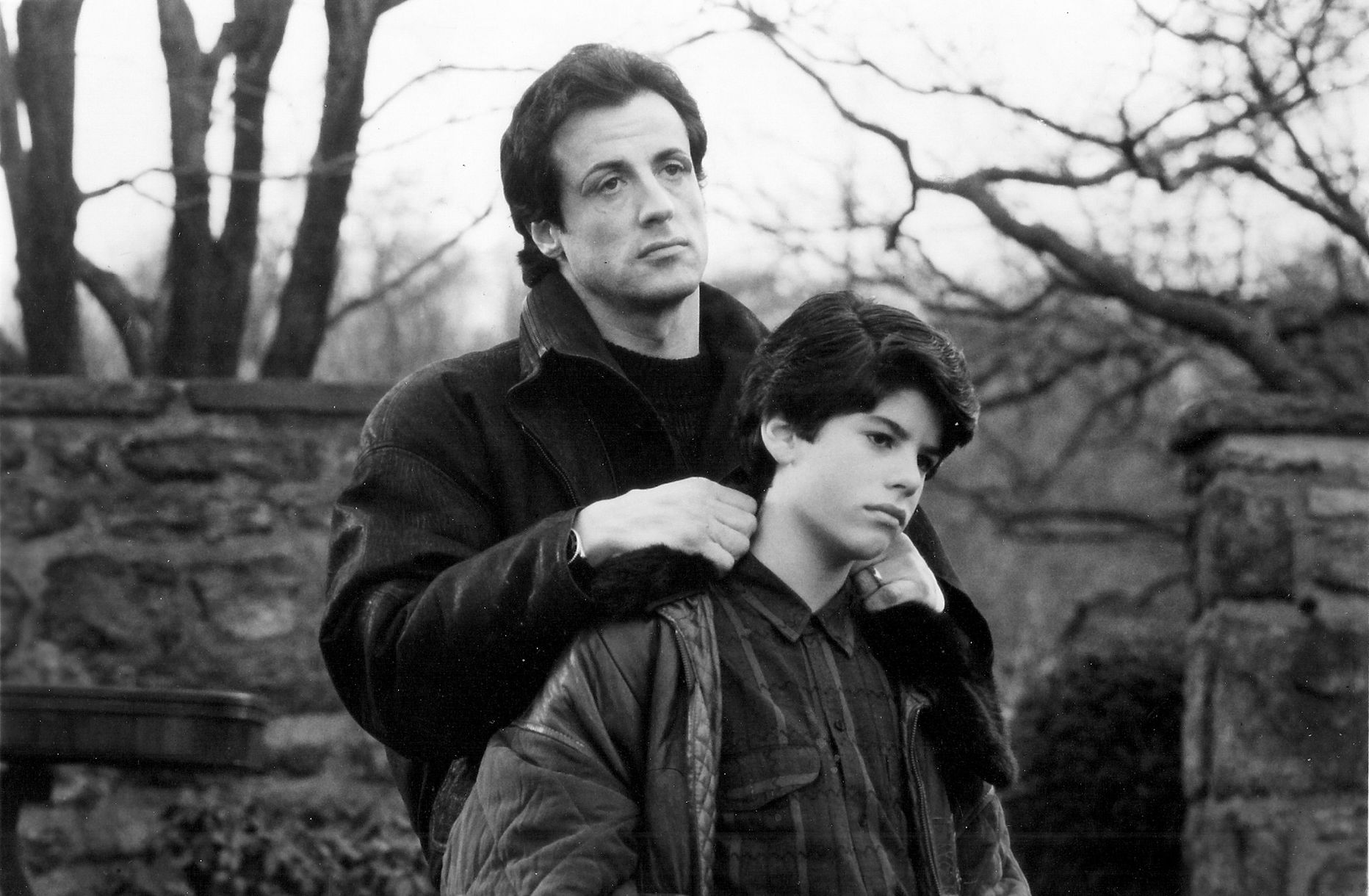 Sylvester Stallone Rocky Balboana ja ta poeg Sage Stallone Rocky Balboa juuniorina 1990. aasta filmis «Rocky V».