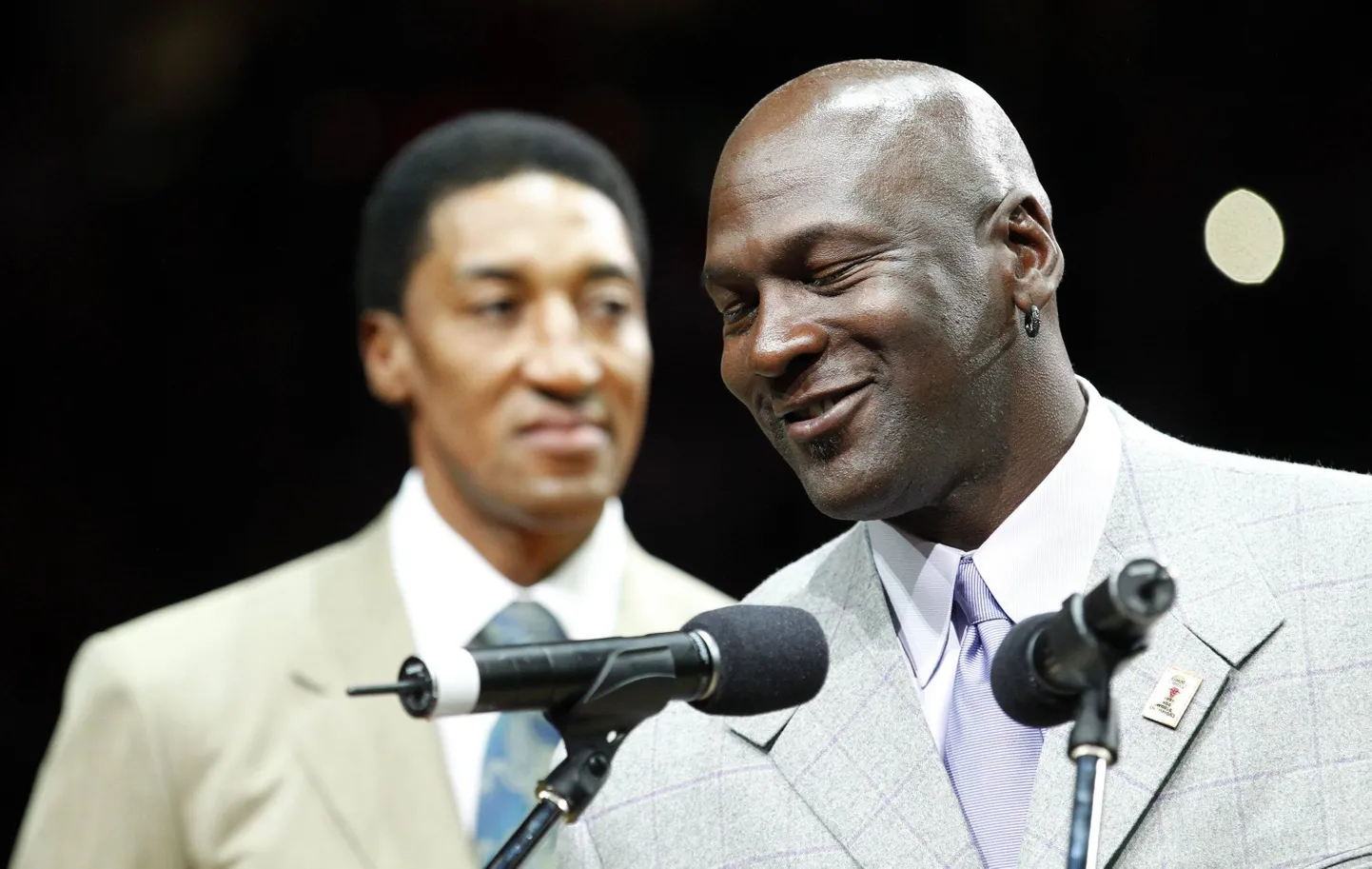 Michael Jordan esiplaanil, Scottie Pippen taga. Nagu ikka!