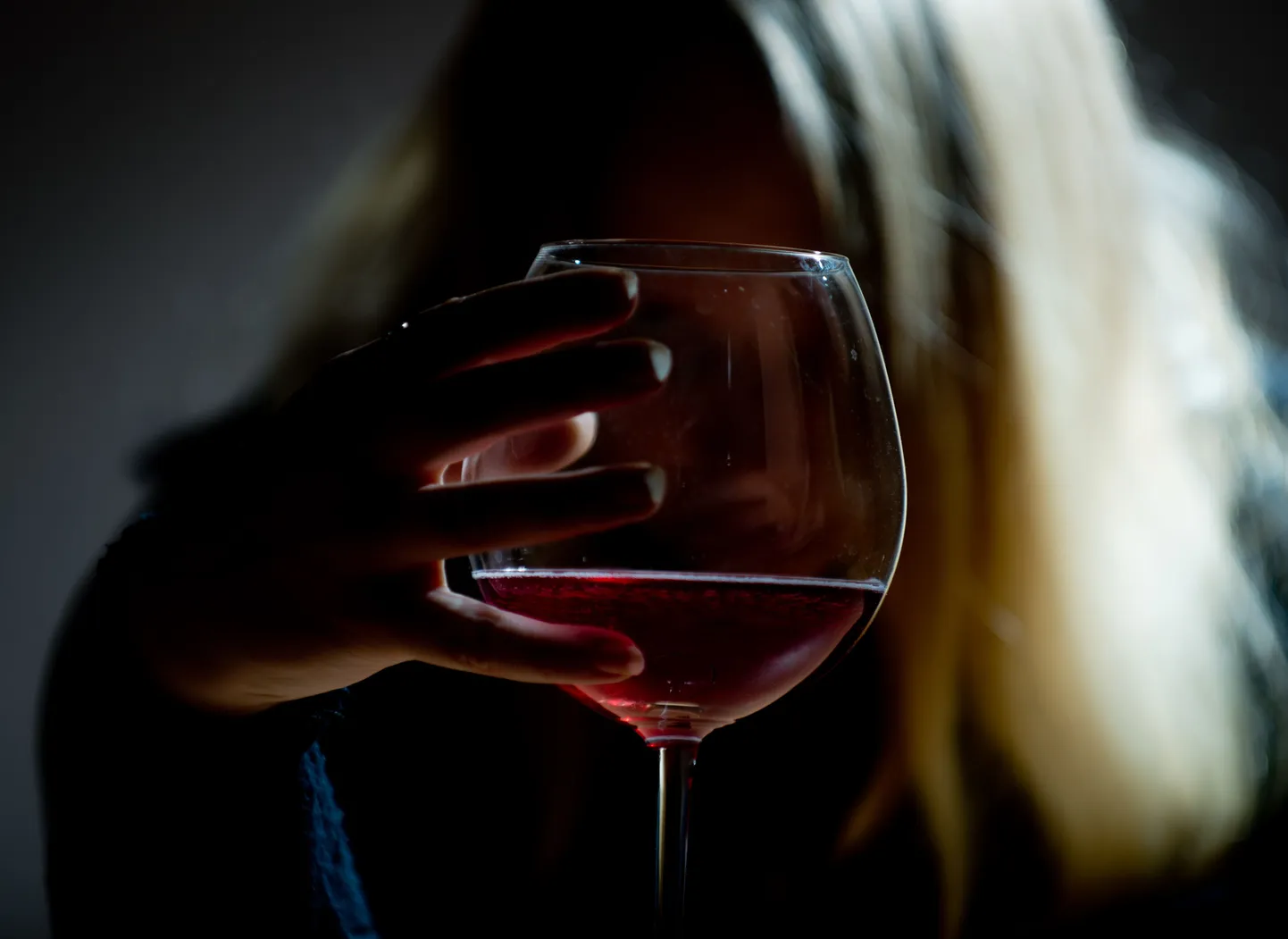 Osa noori kipub alkoholiga liialdama.