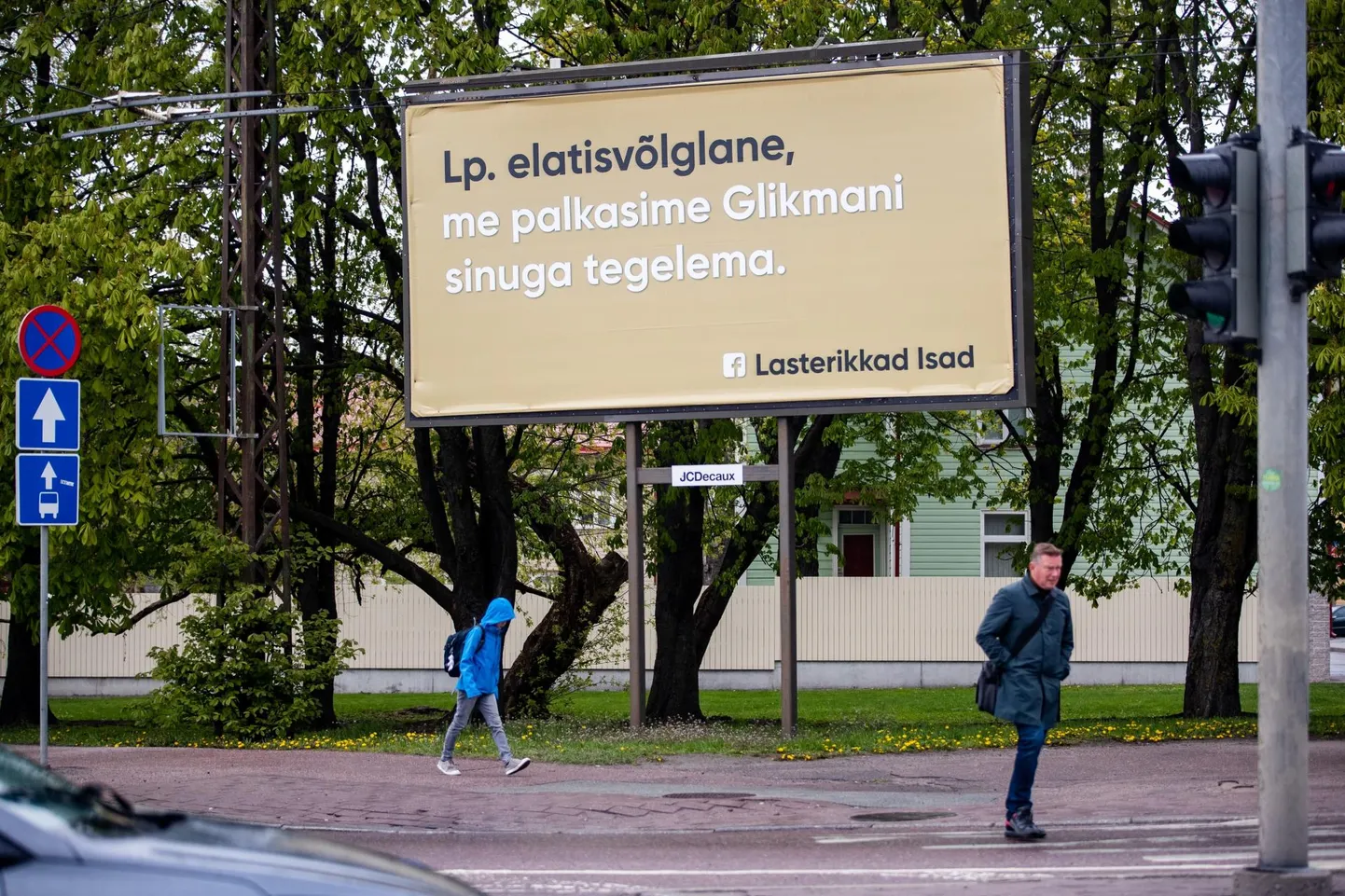 Vastupidi plakatil lubatule ei koputa Glikmani büroo juristid ühegi rongaisa uksele, küll aga peaks advokaatide analüüs ja seadusemuudatused tulevikus jõudma poliitikute arutada.