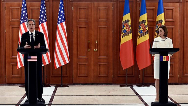 Госсекретарь США Энтони Блинкен заверил президента Молдовы Майю Санду в готовности Вашингтона оказать любую поддержку в случае угрозы ее молдавской территории