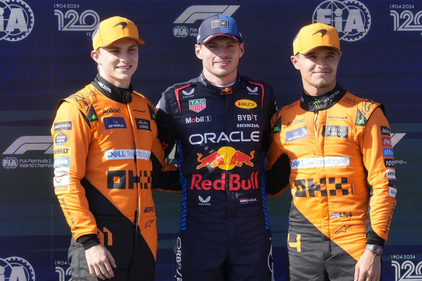 Imola GP kvalifikatsiooni esikolmik: Max Verstappen (keskel), Oscar Piastri (vasakul) ja Lando Norris.