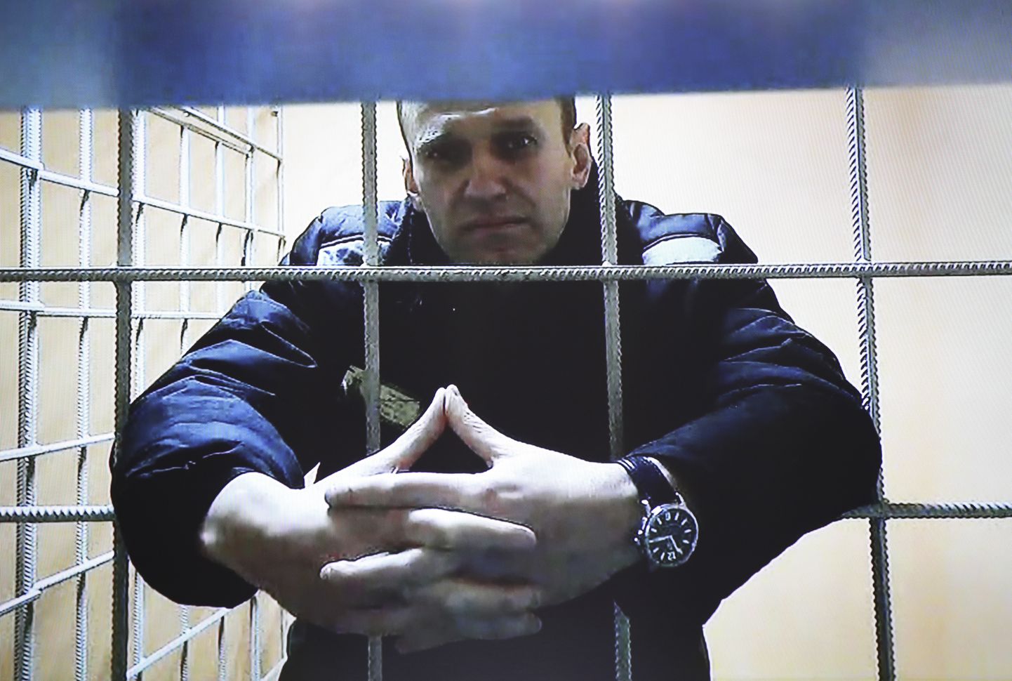 Aleksei Navalnõi kohtuistungil nähtuna videoühenduses vanglast Vladimiri oblastis Petuškis, umbes 120 kilomeetrit Moskvast idas, 28. detsembril 2021. Navalnõi ilmus toona kohtuistungile, mis käsitles tema hagi vanglakoloonia vastu, milles ta liigitati potentsiaalseks äärmus- või terroriohuks.