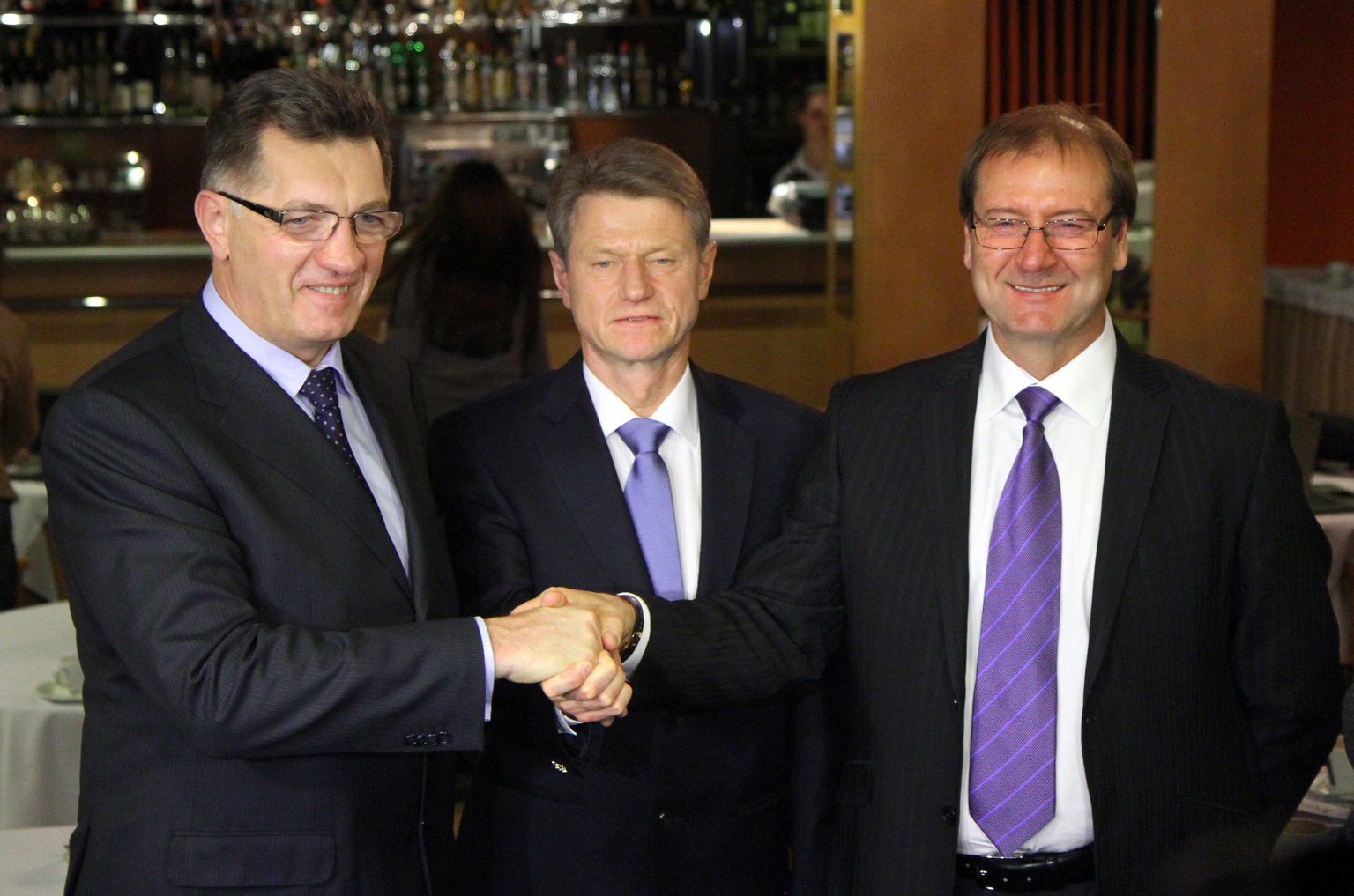 Sotsiaaldemokraatide liider Algirdas Butkevičius (vasakul), Rolandas Paksas (Kord ja Õiglus) ning Tööerakonna liider  Viktor Uspaskich (paremal).