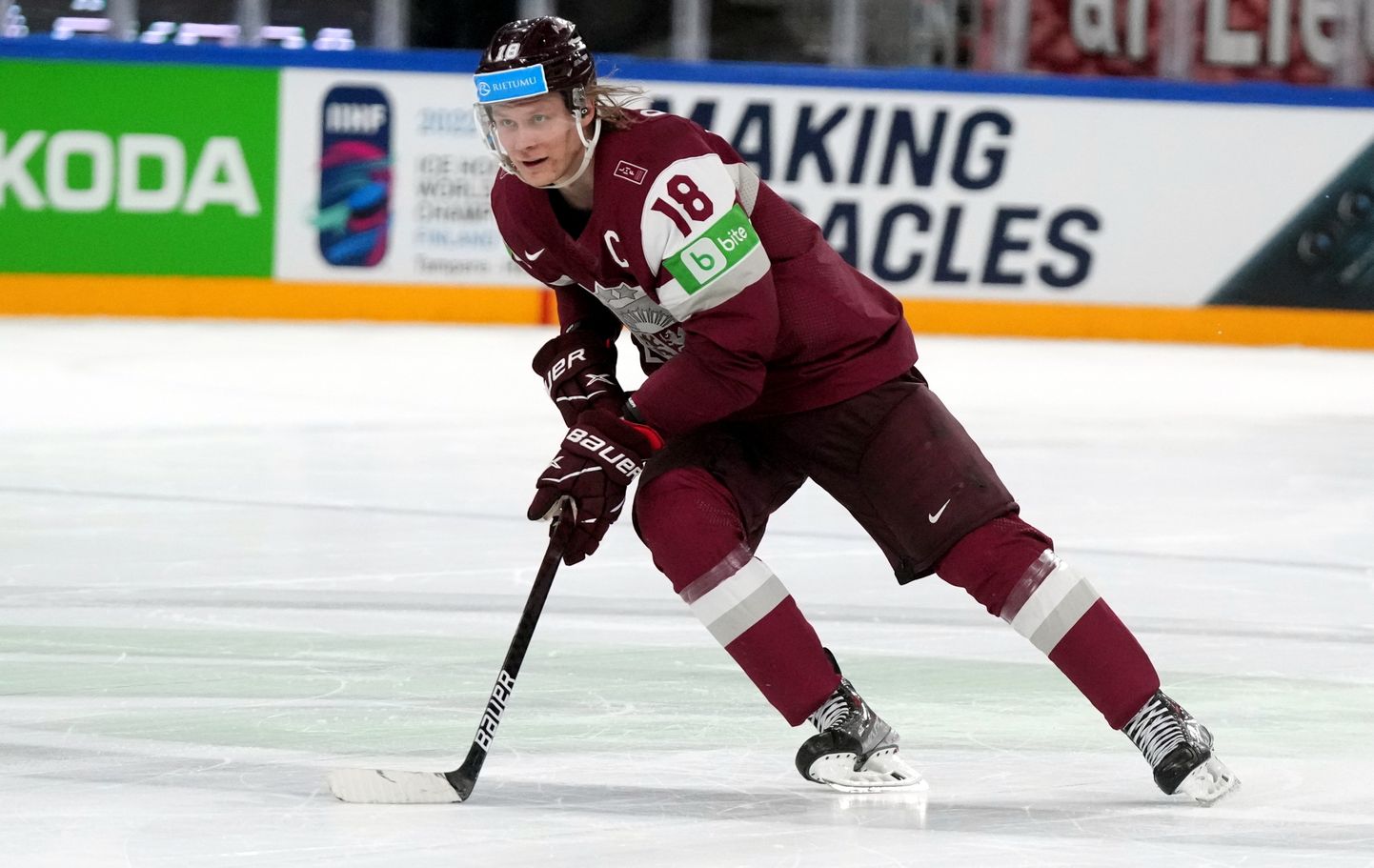 Latvijas hokeja izlases spēlētājs Rodrigo Ābols (nr.18) Pasaules hokeja čempionāta spēlē starp Latvijas un Austrijas valstsvienībām ''Nokia'' arēnā Tamperē.