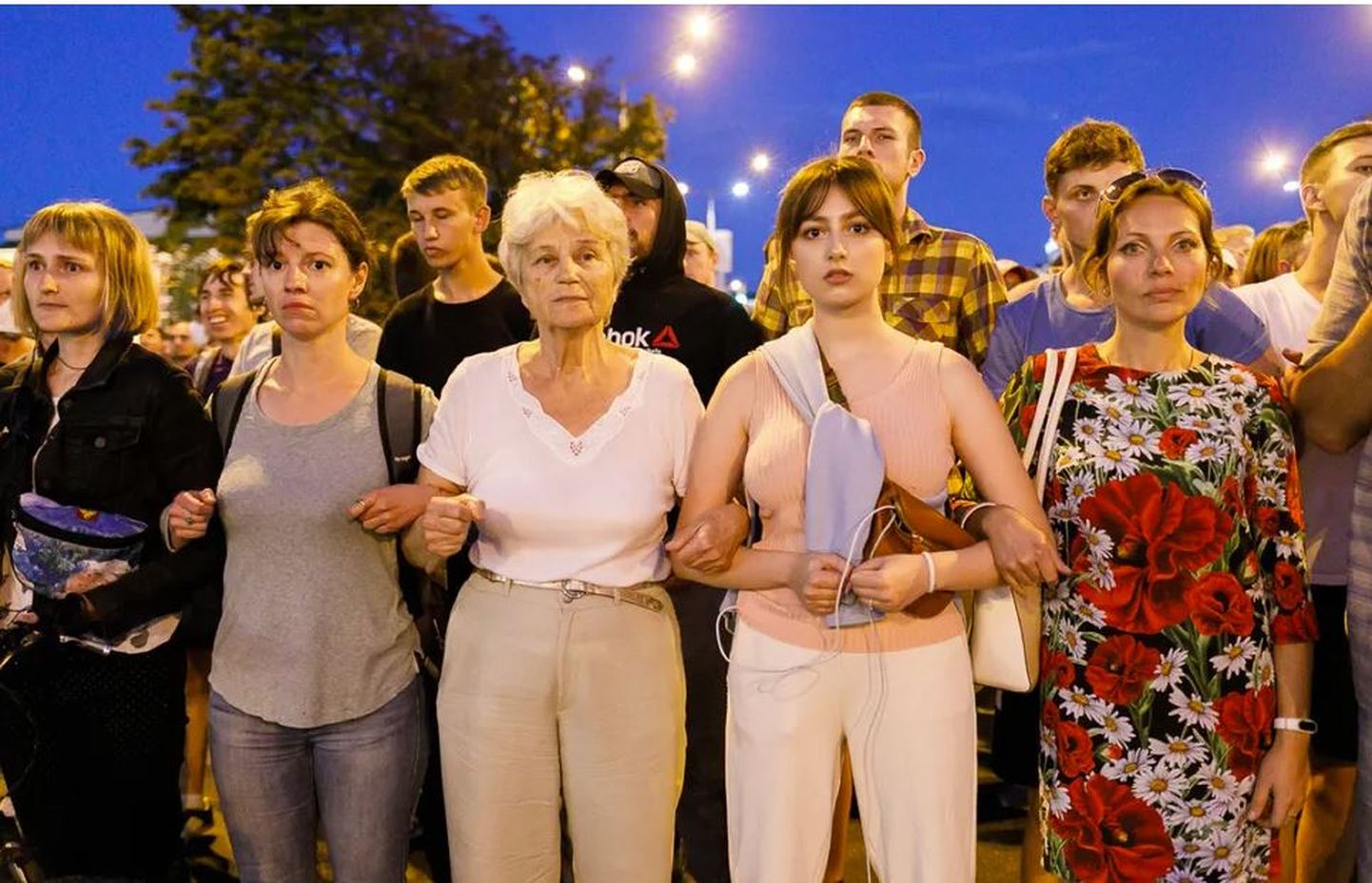 Женщины на уличных акциях в Минске