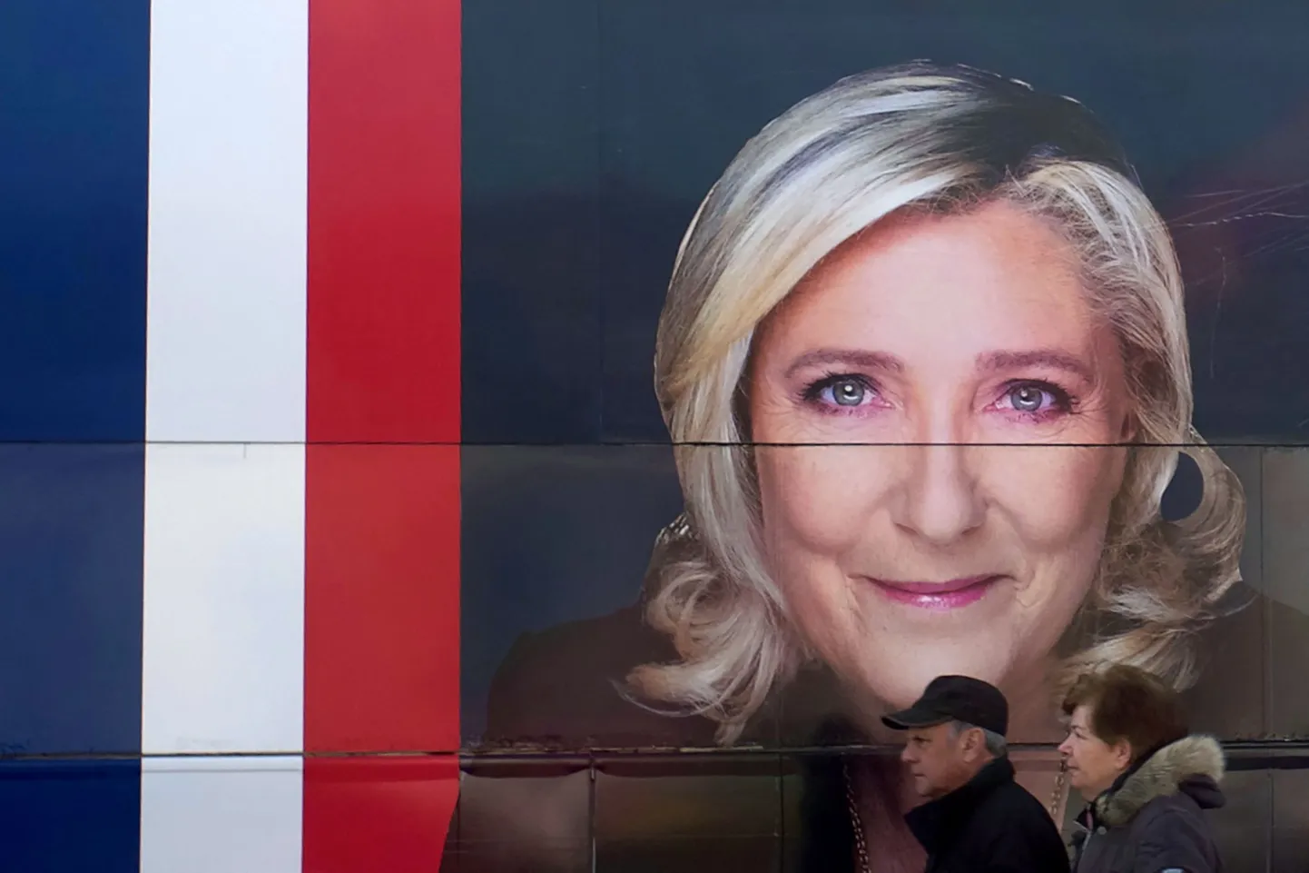 Prantsuse paremäärmusliku partei Rahvusrinne presidendikandidaadi Marine Le Peni kampaaniaplakat Kesk-Prantsusmaal Courtenay's