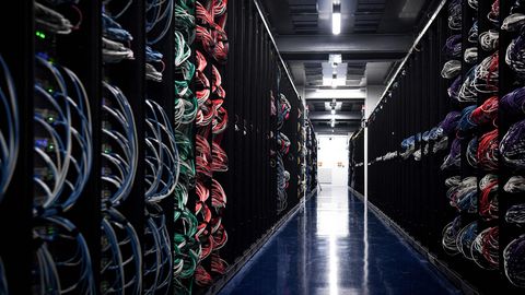 UUS SURVEPUNKT ⟩ Iraan ähvardab Laheriikide internetiühendust ja andmekeskuseid