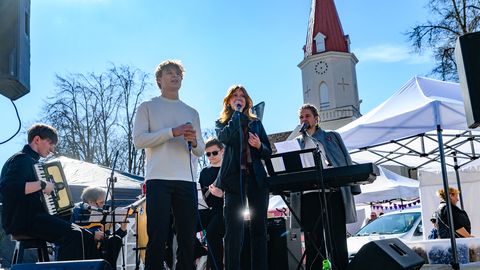 FOTO ⟩ Smiltenē aizvadīts tradicionālais pavasara tirgus