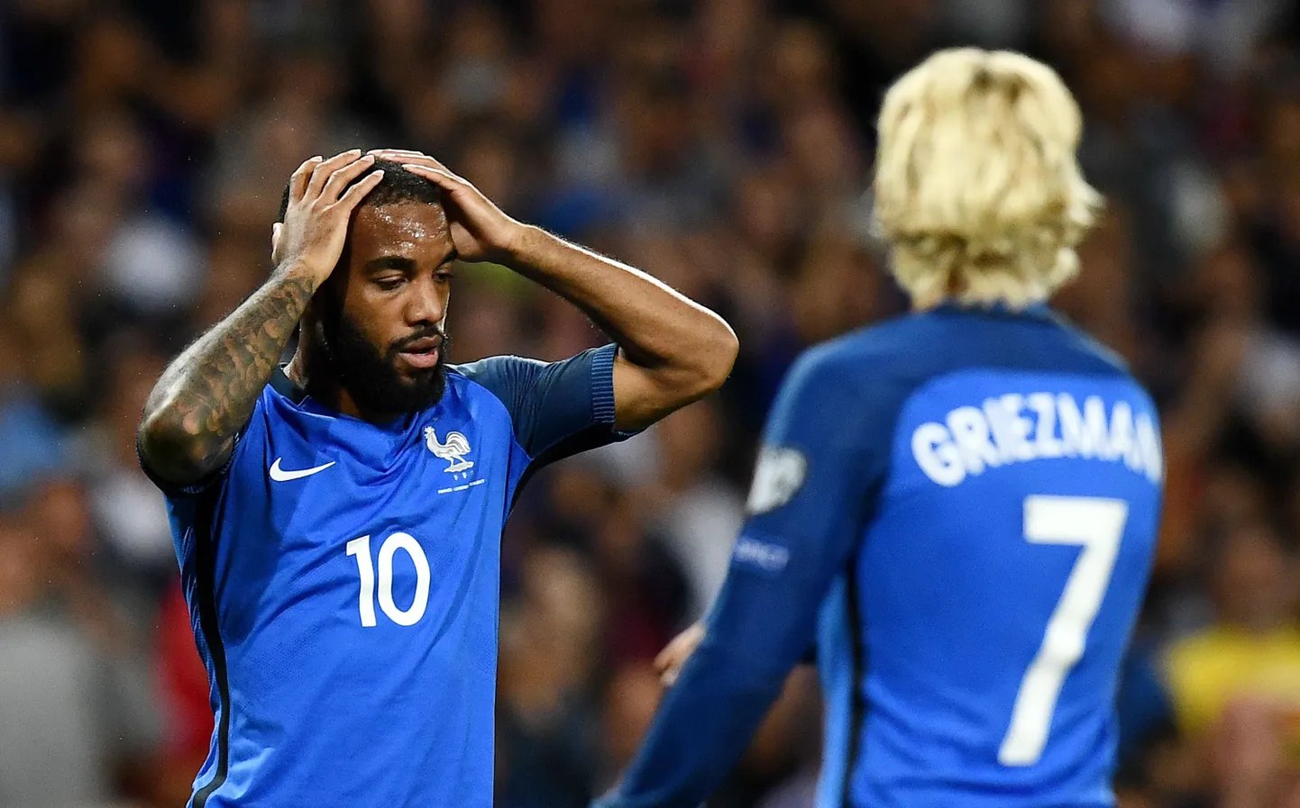 Pettunud Alexandre Lacazette (vasakul) ja Antoine Griezmann.