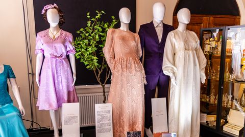 GALERII ⟩ Lood ja seigad pulmadest ehk Tori rahvamaja puukuurist kujuneb jutupaik