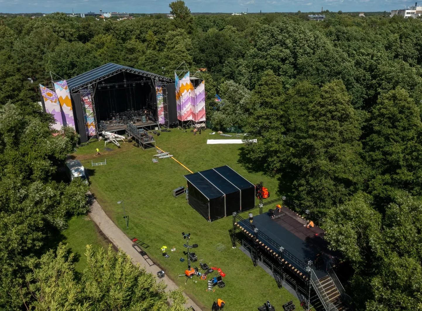 Beach Grindi festivali ala hakati ehitama juba möödunud neljapäeval.
