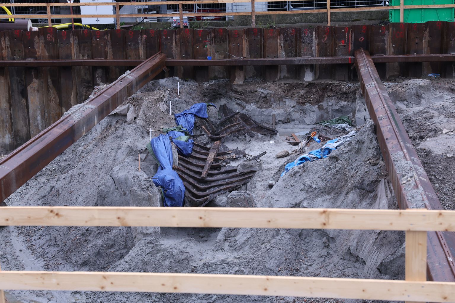 Centuries-old boat discovered during construction of hotel in Tallinn.