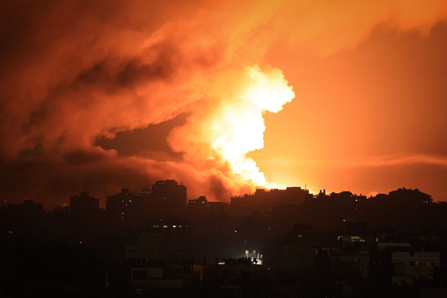 Ранее стало известно, что Армия обороны Израиля призвала всех жителей города Газа эвакуироваться из своих домов и направиться на юг анклава «для обеспечения своей безопасности».
