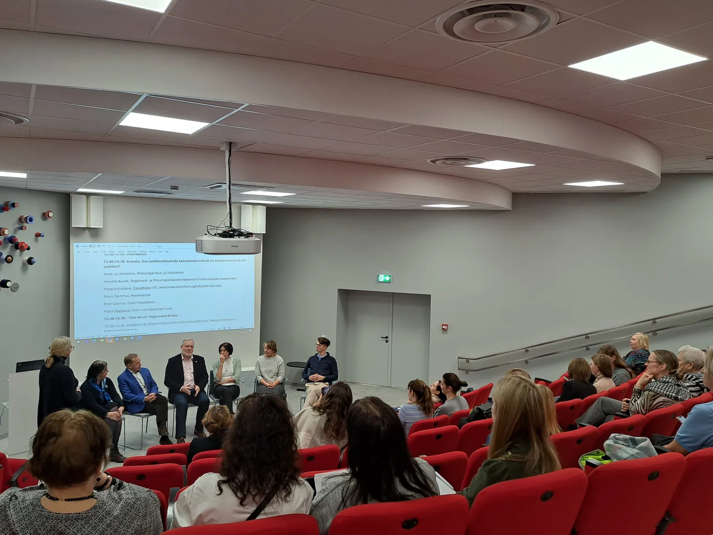Rapla riigimajas toimus veterinaarias antibiootikumiresistentsuse vähendamise tegevuskava infopäev.
