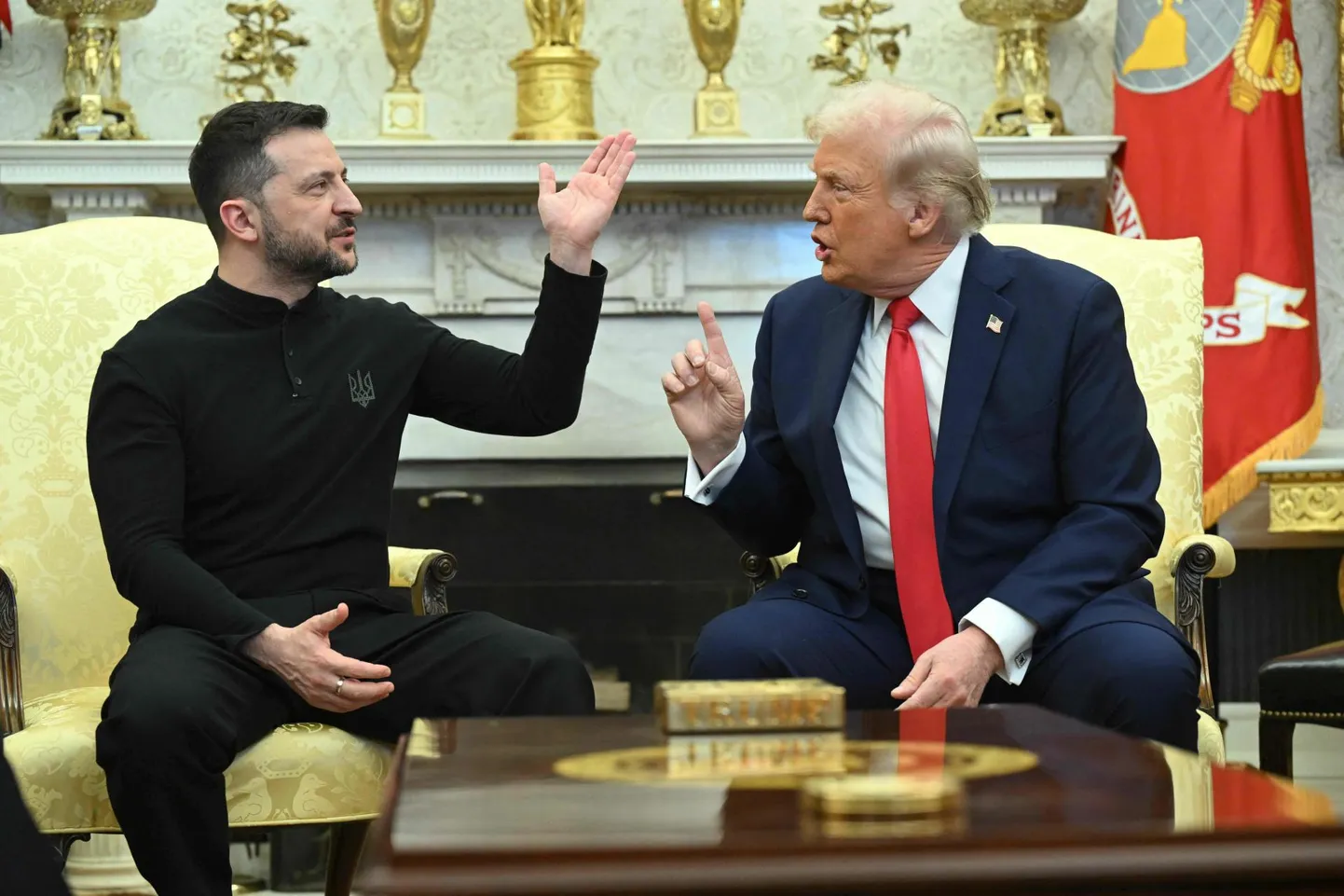 Ukraina presidendi Volodõmõr Zelenskõi (vasakul) ja USA presidendi Donald Trumpi viimatine kohtumine läinud reede õhtul läks tuliseks.