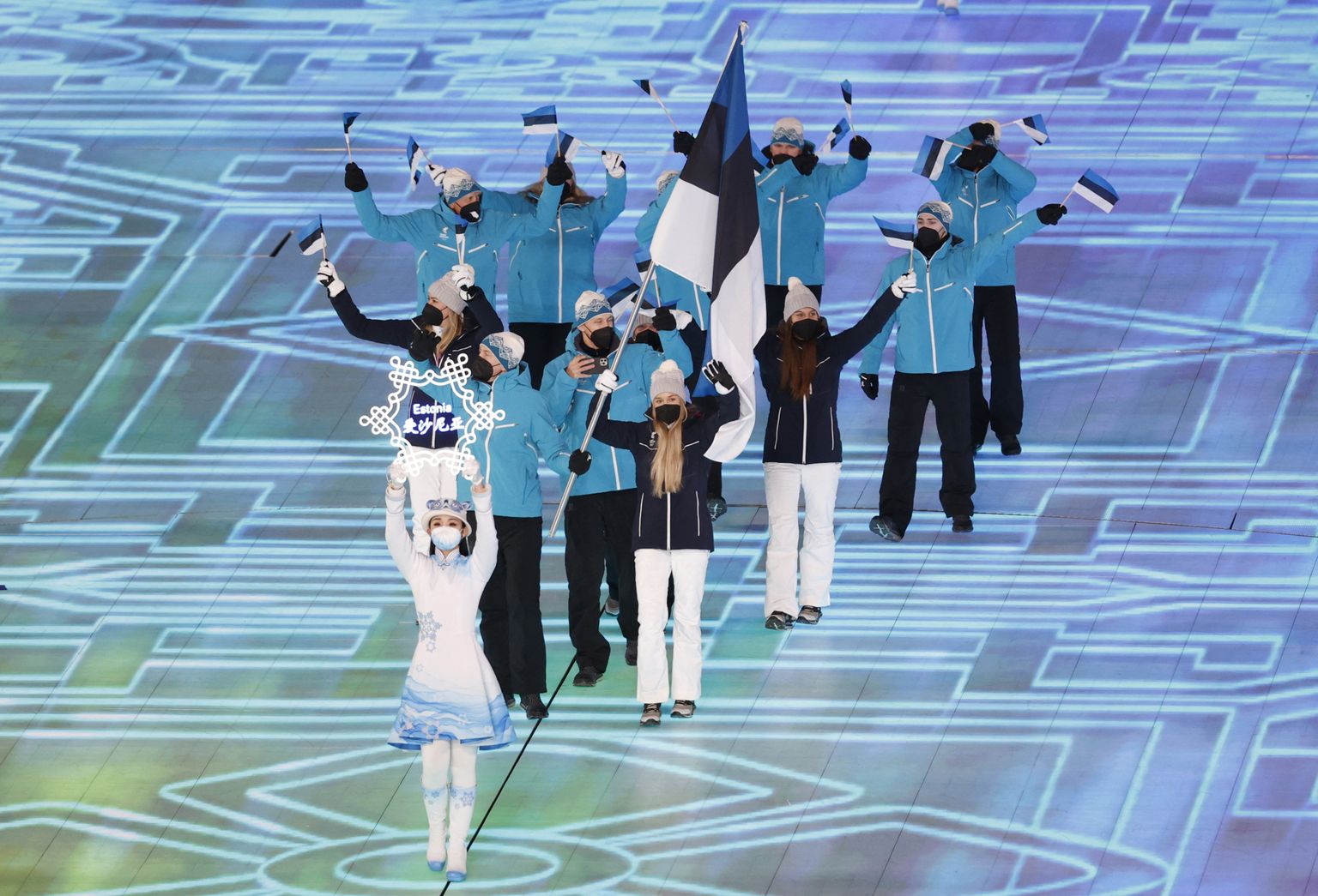 Pekingi olümpiamängude avatseremoonia, kus Eesti koondise lippu kannavad Kelly Sildaru ja Martin Himma.