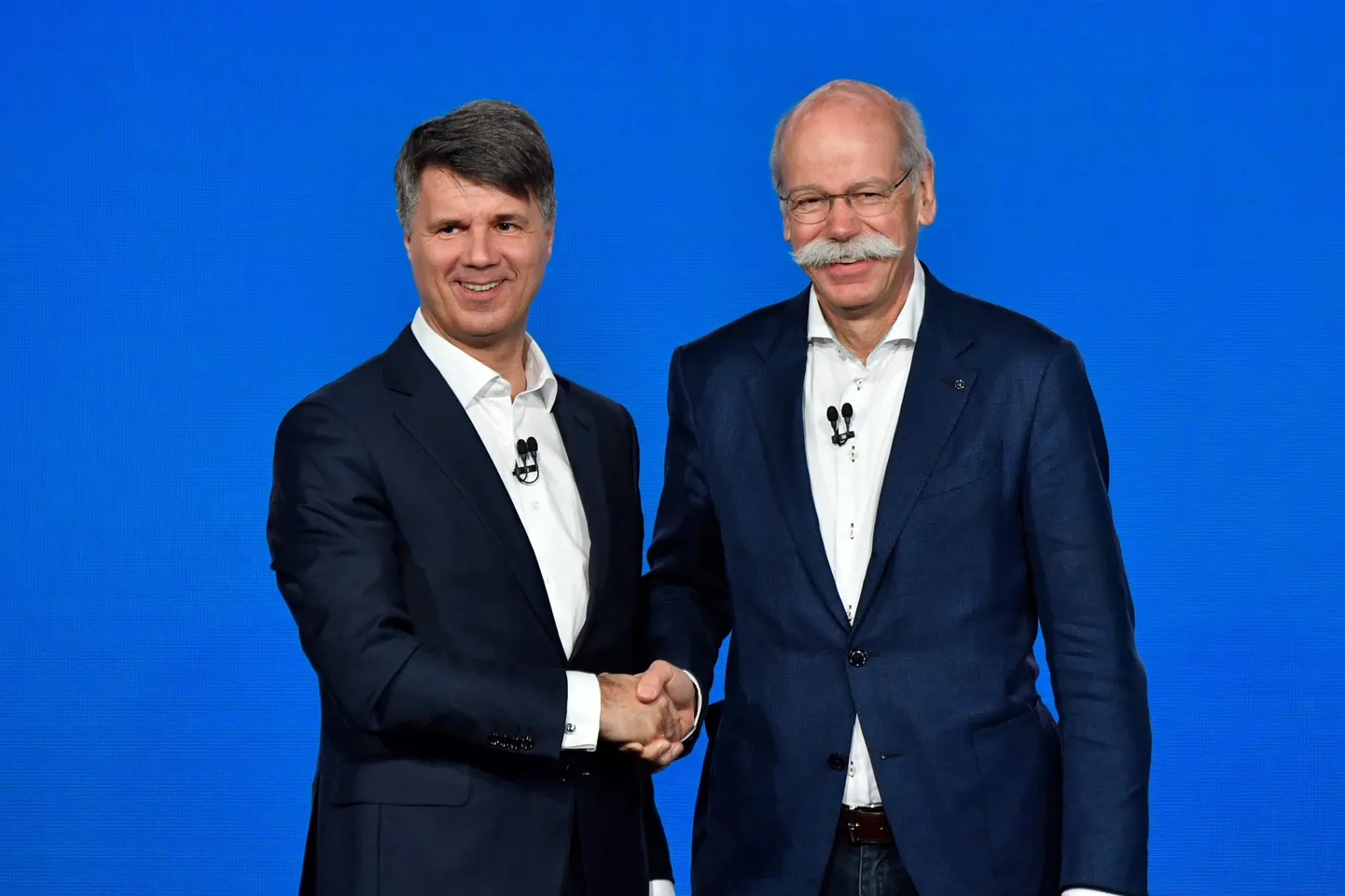 BMW AG vadītājs Haralds Krīgers un Daimler AG vadītājs Dīters Ceče