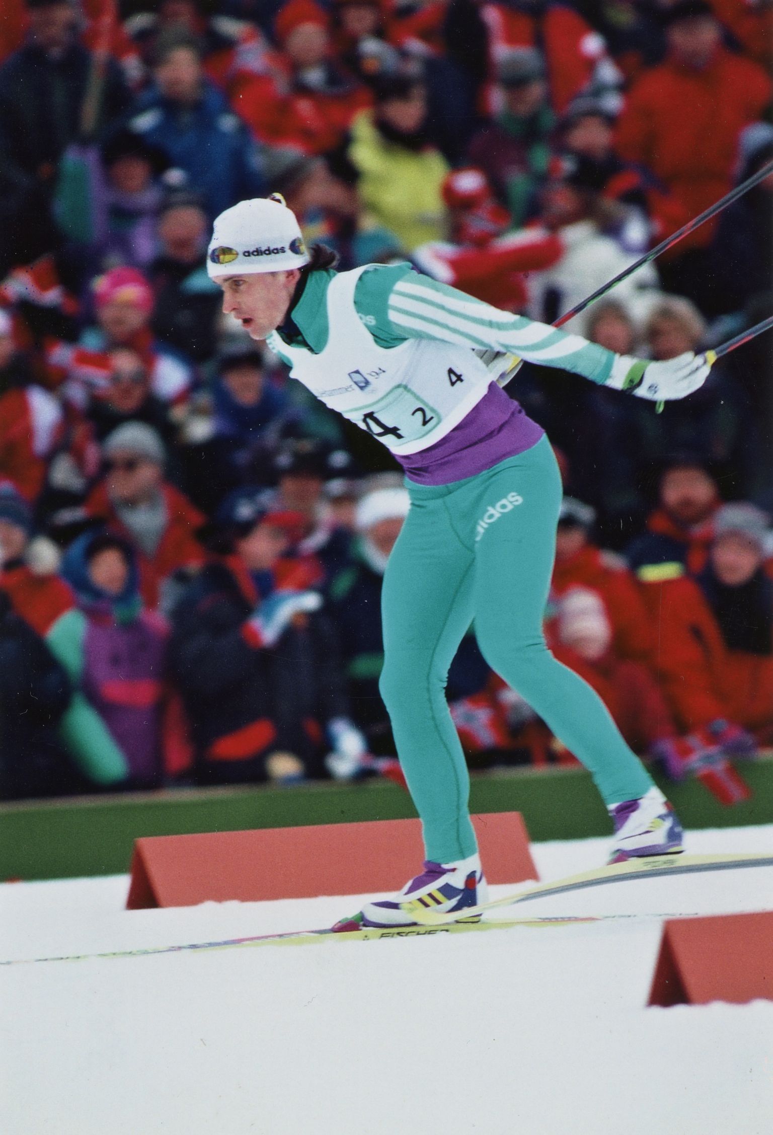 Allar Levandi mõõtmas meetreid Lillehammeri olümpiarajal (1994).