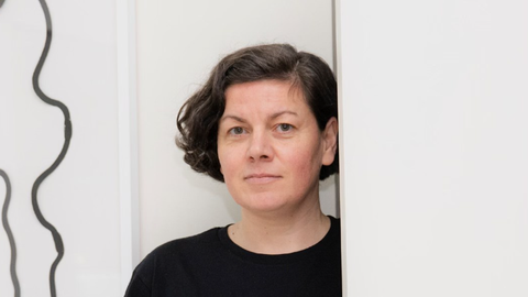 Pirmo Latvijas Mākslas gada balvu saņem Maija Kurševa