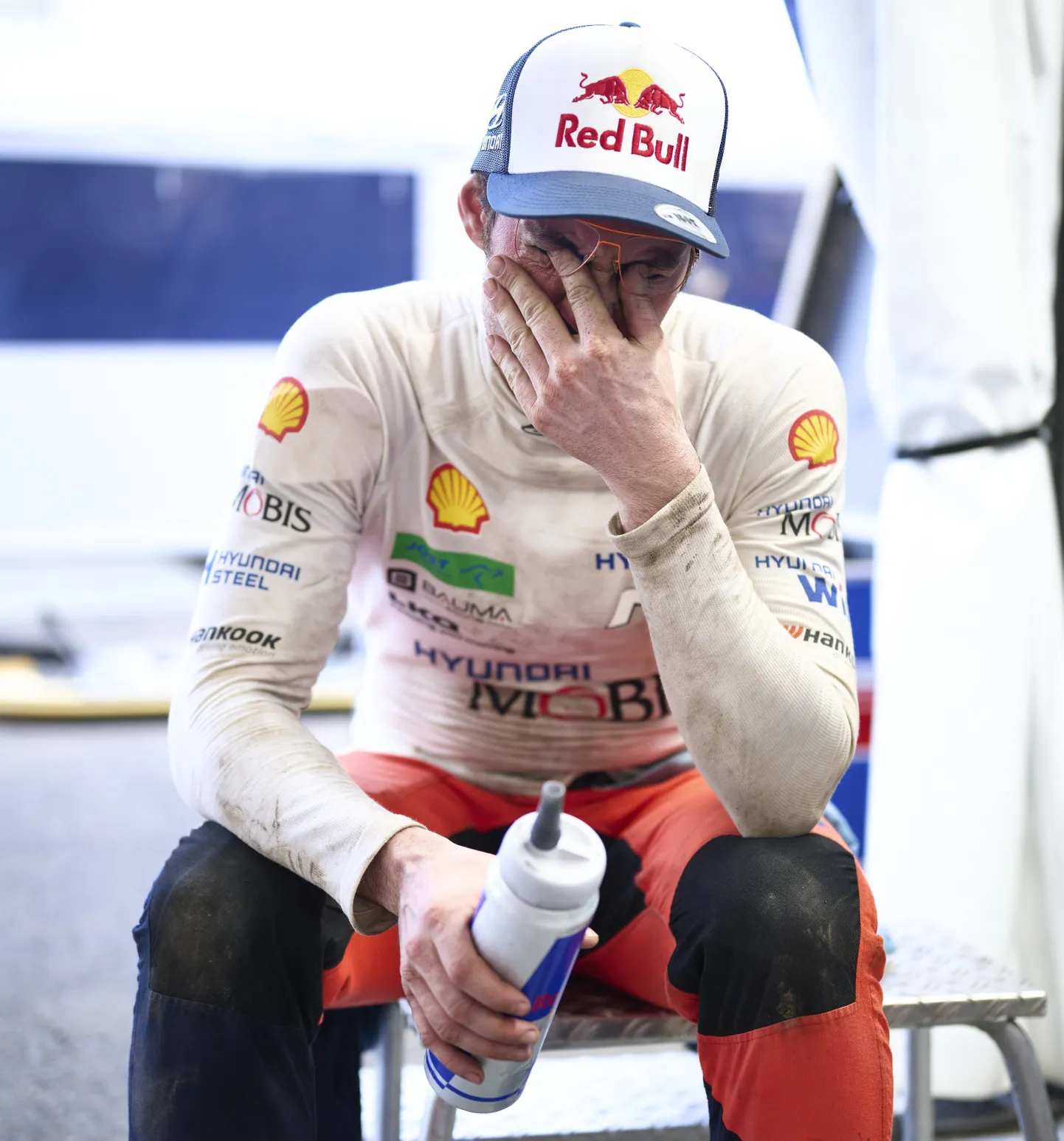 Thierry Neuville'il oli Keenia rallil väga raskeid hetki.