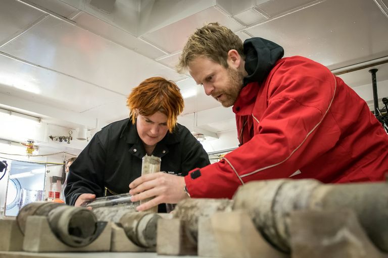 Saksa geoloog Johann Klages uurimas koos kolleegiga Antarktikast pärit setteproove