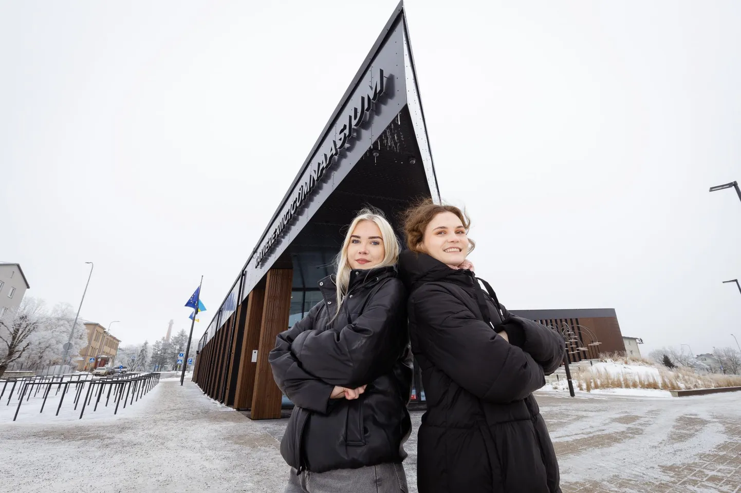 Noorte filmifestivali NOFF korraldavad Rakvere riigigümnaasiumi õpilased Loreta Iganus ja Ave Alamets.