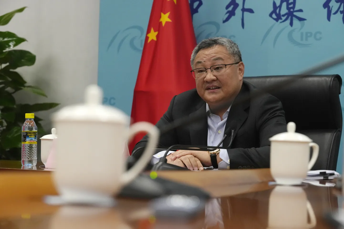 Представитель Китайской Народной Республики при Европейском Союзе Фу Цун не видит препятствий тому, чтобы КНР поддержала полную деоккупацию Украины.  (AP Photo/Ng Han Guan)