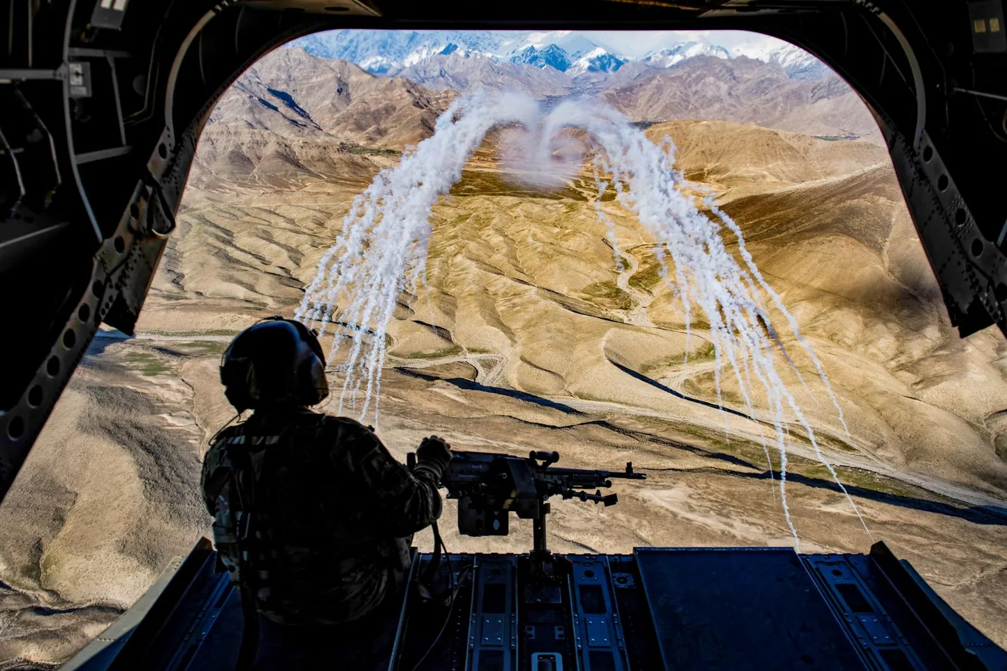 USA sõjaväe CH-47F Chinook helikopter õppelennul Afganistani kohal. 